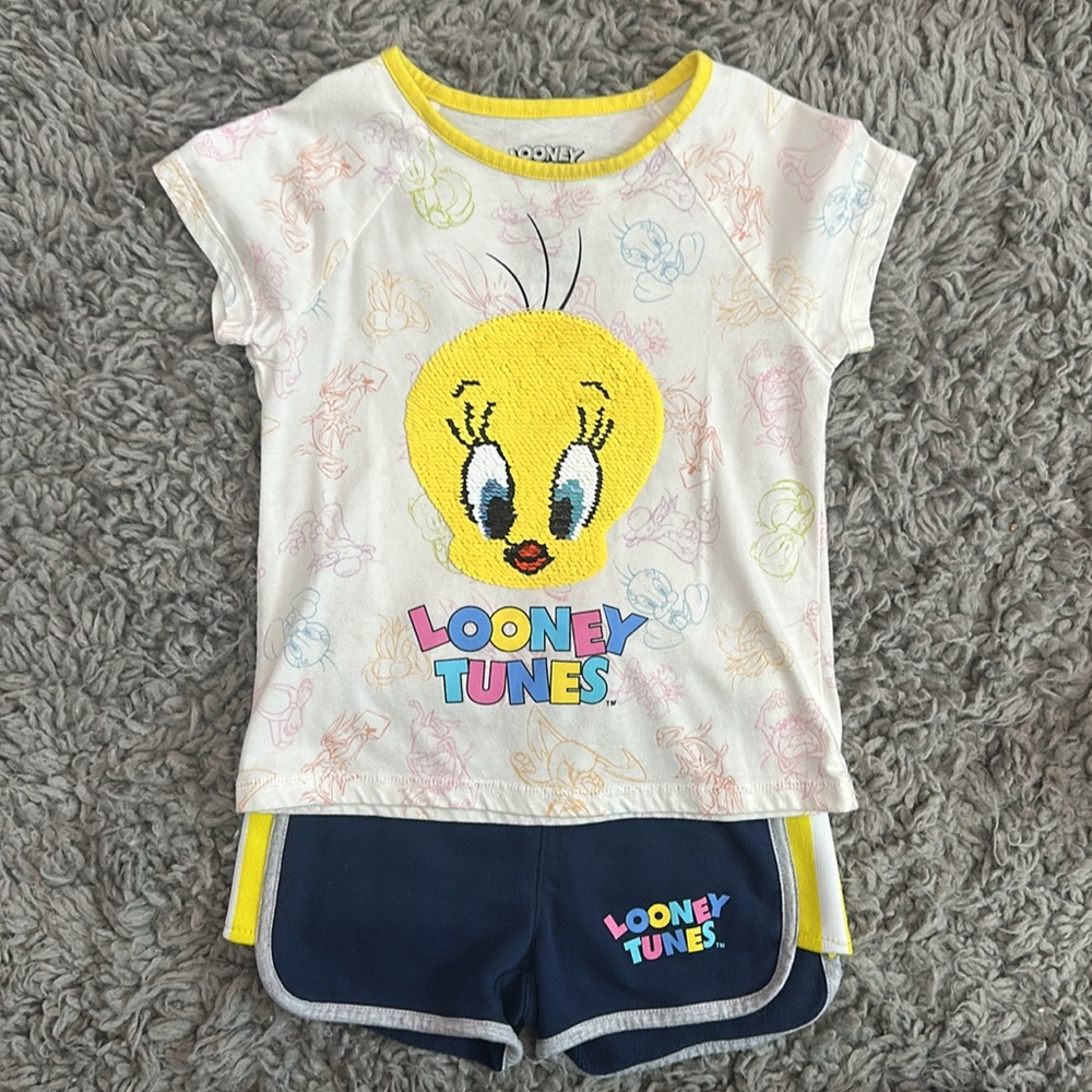 Size 4 Looney Tunes set